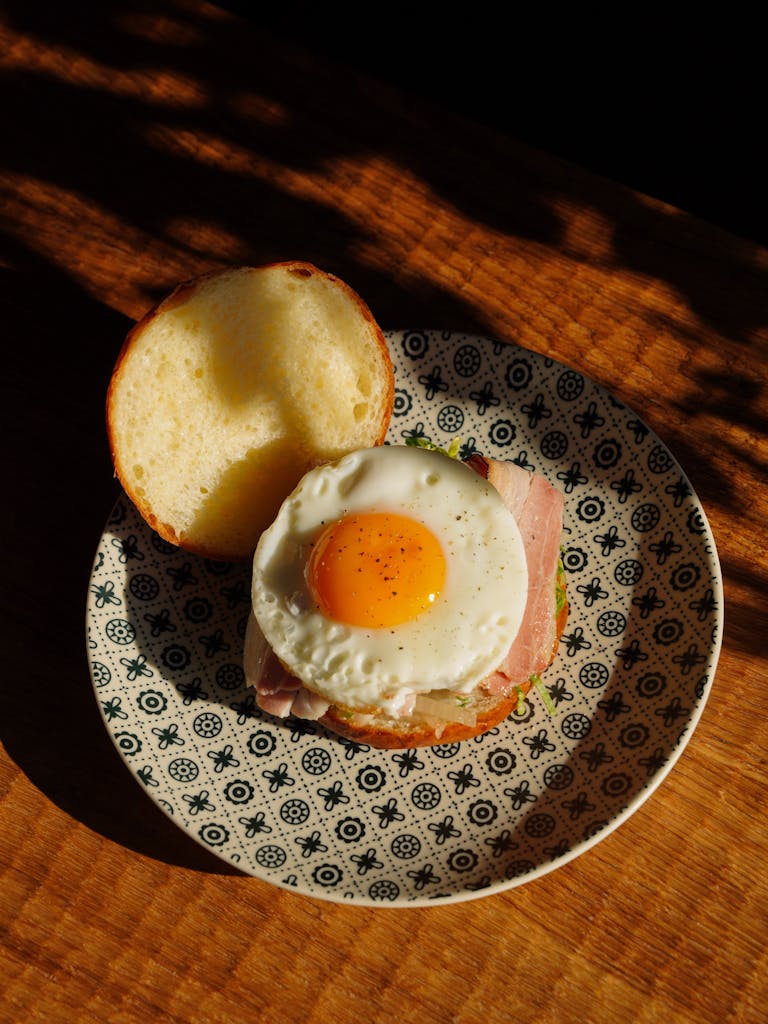 Delicious breakfast bun with ham and fried egg, perfect for a morning meal.